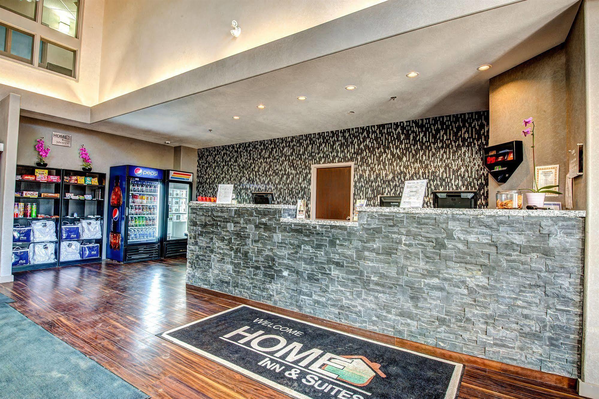 Home Inn & Suites - Swift Current Buitenkant foto